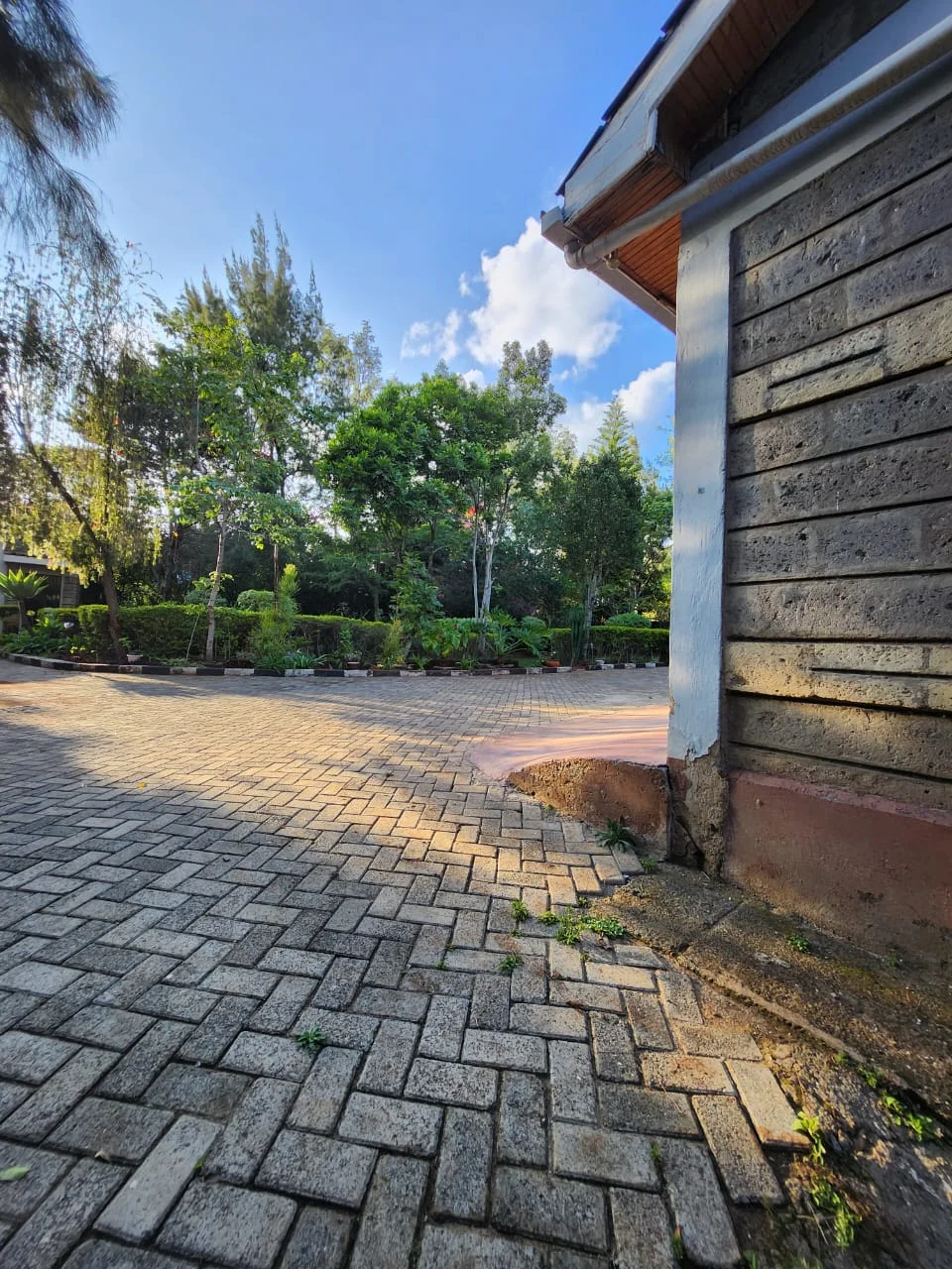 Exterior Photo 8