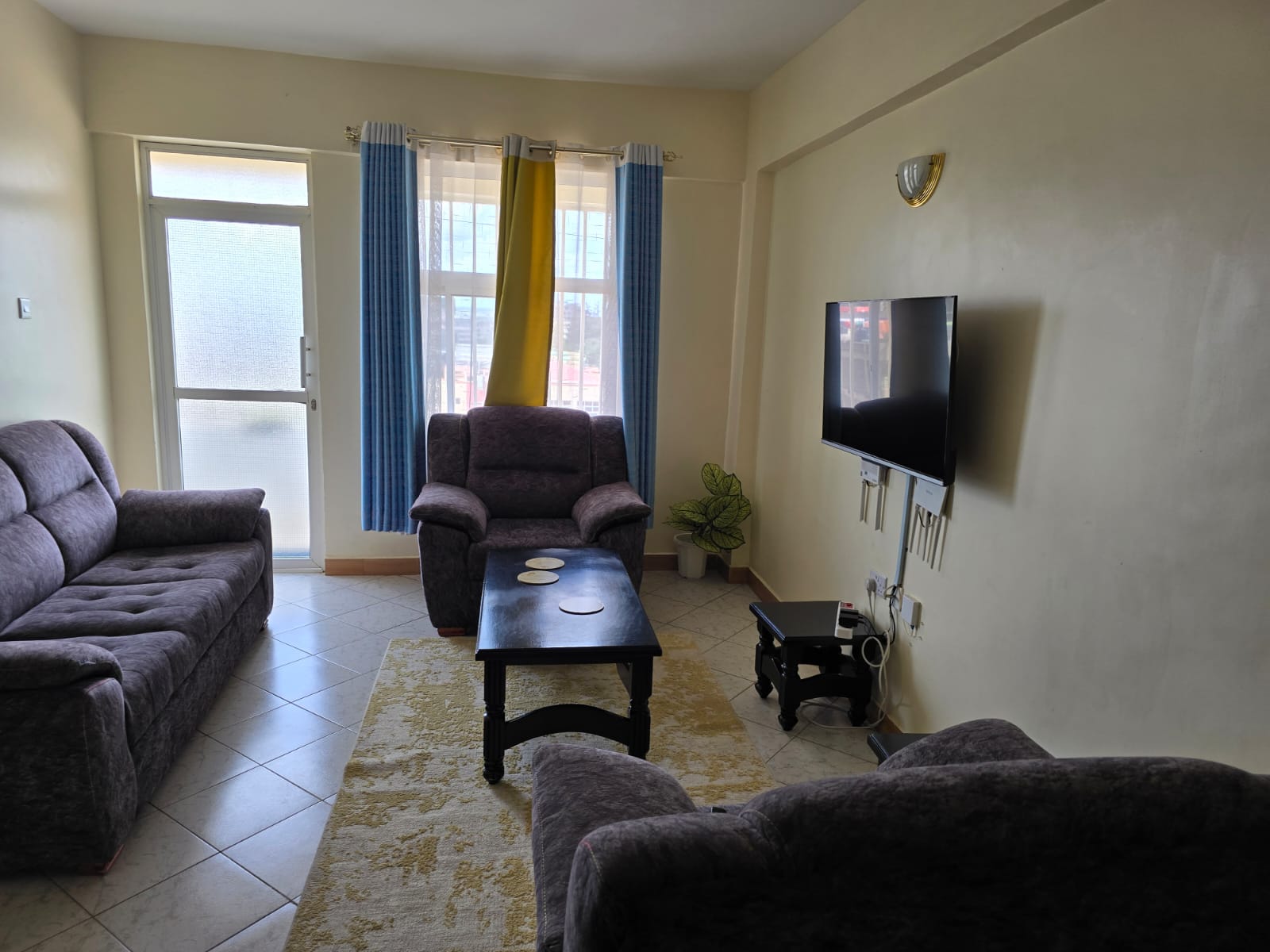 Modern Luxury Airbnb in Thika CBD – Rooftop Pool & City Views