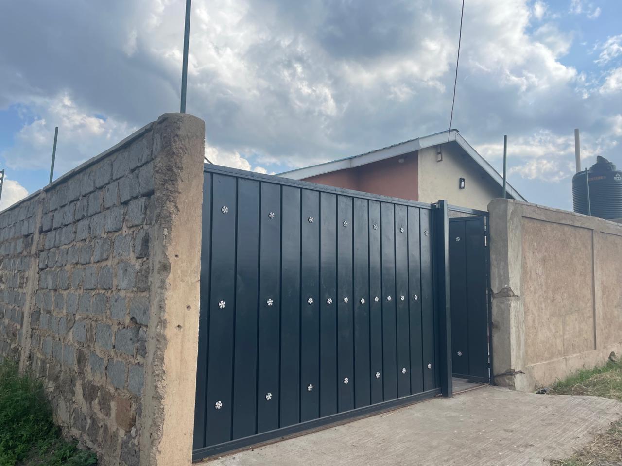 Prime 3-Bedroom Bungalow with SQ for Quick Sale – Kamakis